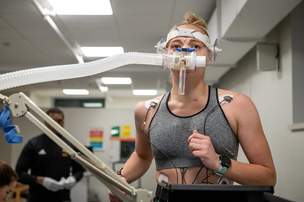 Upclose of a runner using the front max test in the ӰƬ Human Testing Lab - Maximal Oxygen Consumption Tests including Efficiency Trials
