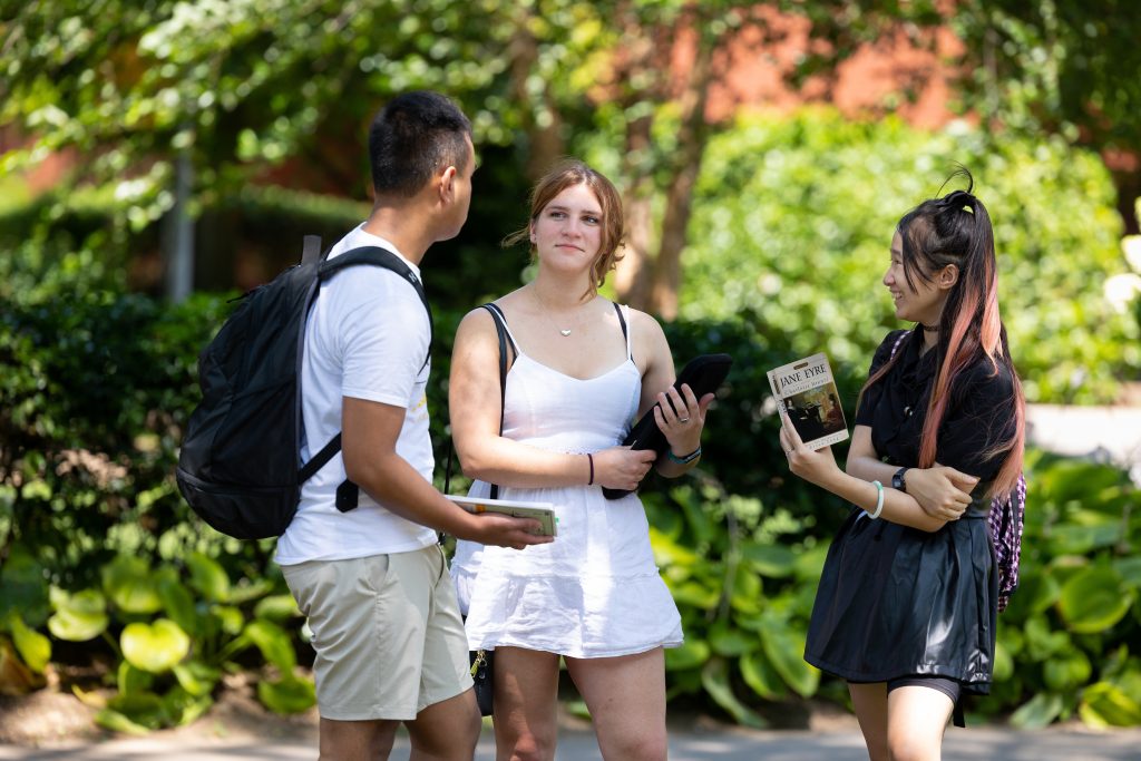 ӰƬ students talking on campus.