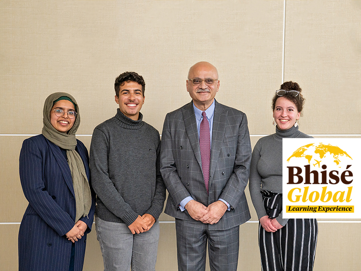 Bharat Bhisé, MBA '78 pictured with ӰƬ University students in the Levermore Global Scholars program.